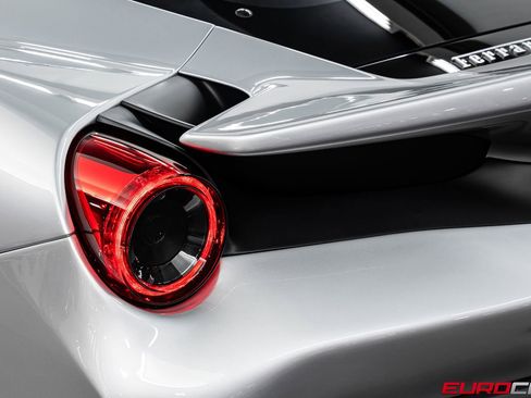 Used 2020 Ferrari 488 Pista *HUGE CARBON INTERIOR OPTIONS image 22