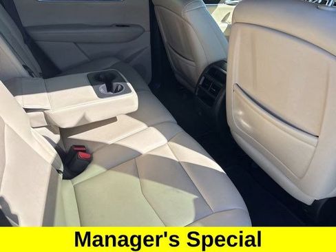 Used 2019 Cadillac XT5 FWD image 35