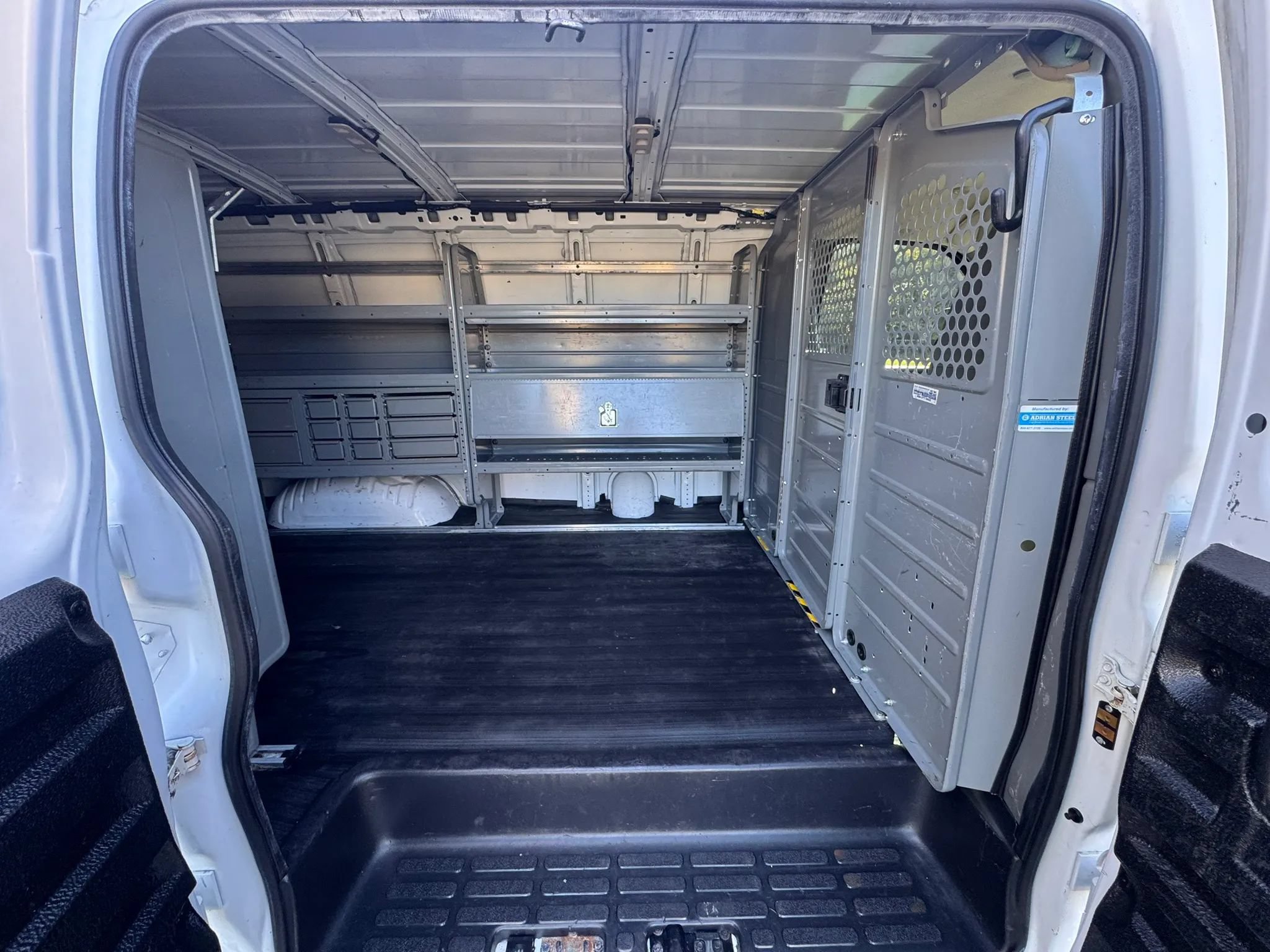 Used 2017 Chevrolet Express 2500 RWD image 17