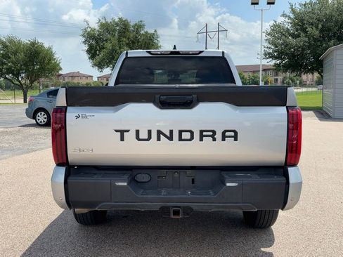 Used 2022 Toyota Tundra SR5 w/ SR5 Convenience Package image 5