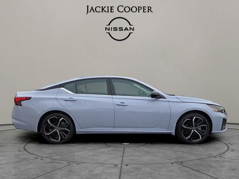 New 2025 Nissan Altima 2.5 SR image 6