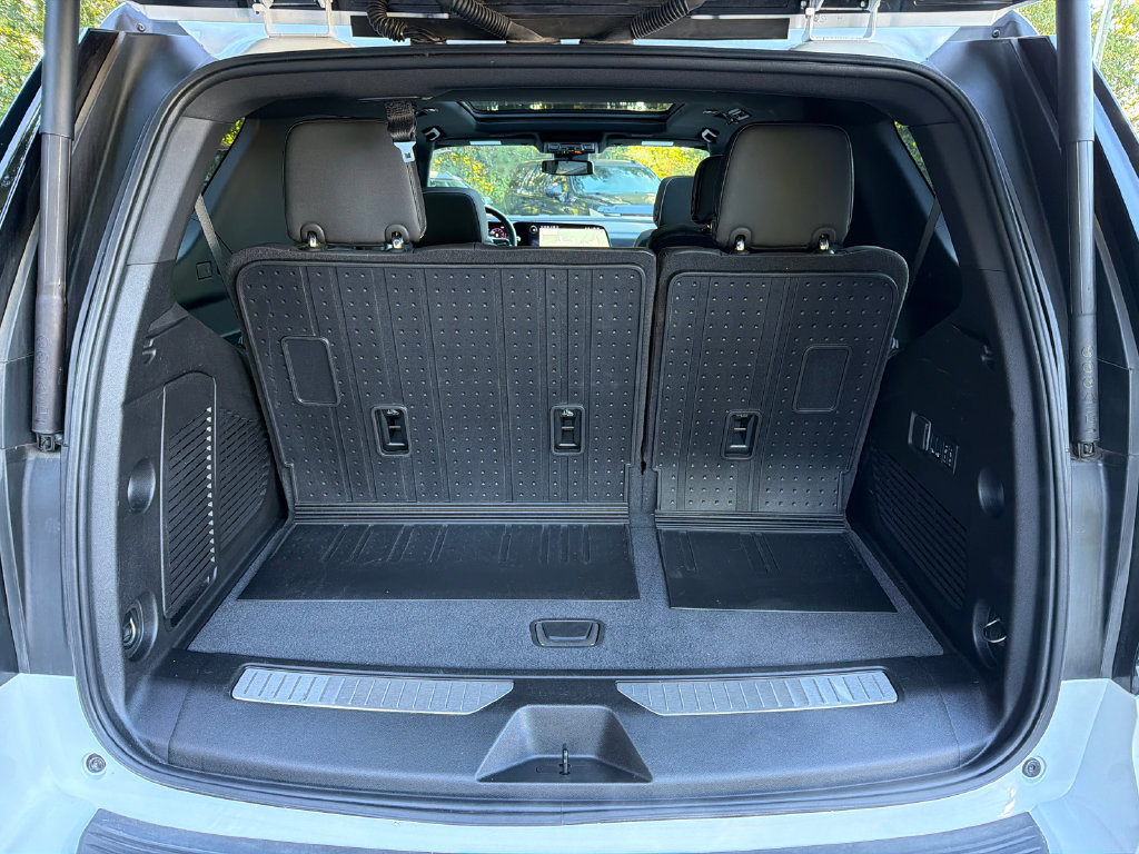 Used 2025 Chevrolet Tahoe Premier w/ Sun And Tow Package RWD image 18