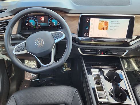 New 2026 Volkswagen Atlas SE image 2