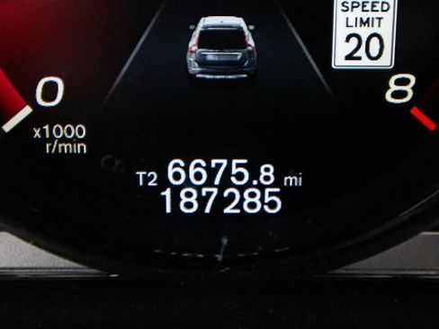 Used 2017 Volvo XC60 T6 Dynamic w/ Advanced Package AWD/4WD image 6