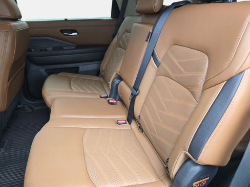 Used 2024 Nissan Pathfinder Platinum w/ Cargo Package FWD image 11