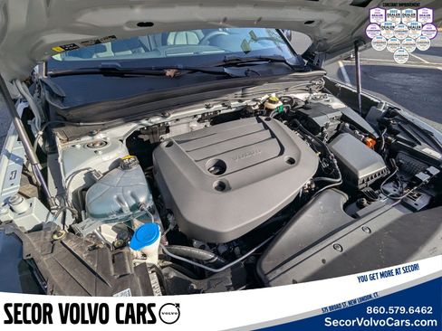 Certified 2024 Volvo XC40 B5 Ultimate w/ Climate Package image 24
