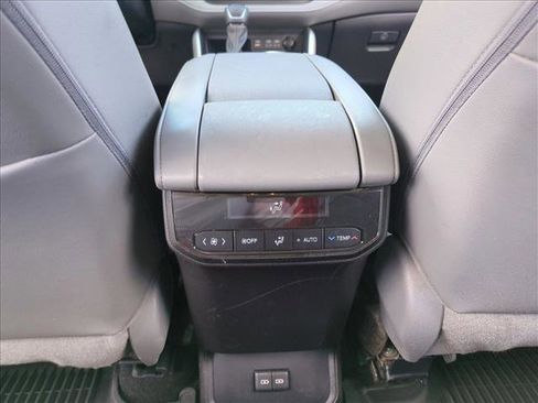 Used 2023 Toyota Highlander XLE FWD image 17