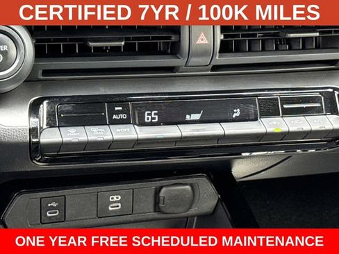 Used 2024 Toyota Prius LE FWD image 21