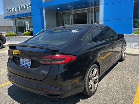 Used 2017 Ford Fusion SE w/ Fusion SE Technology Package AWD/4WD image 4