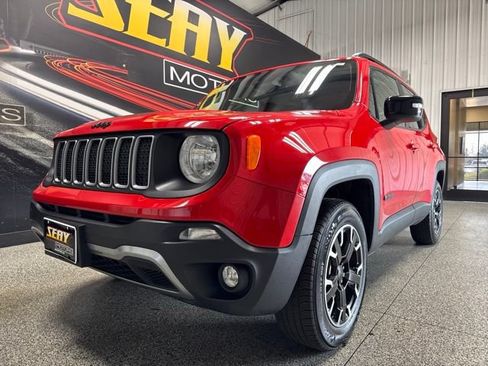 Used 2023 Jeep Renegade Latitude AWD/4WD image 2