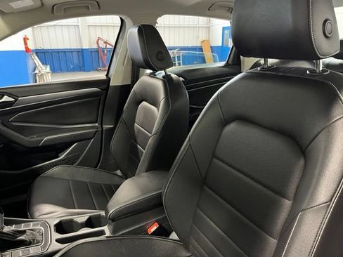 Used 2024 Volkswagen Jetta SE FWD image 23