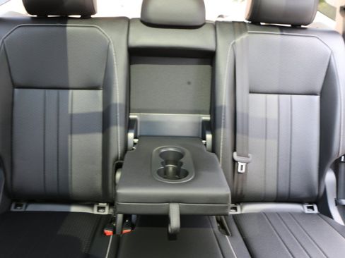 Used 2022 Volkswagen Tiguan SE AWD/4WD image 29