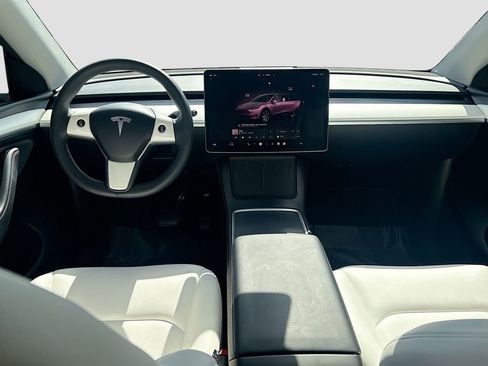 Used 2024 Tesla Model Y Long Range image 23