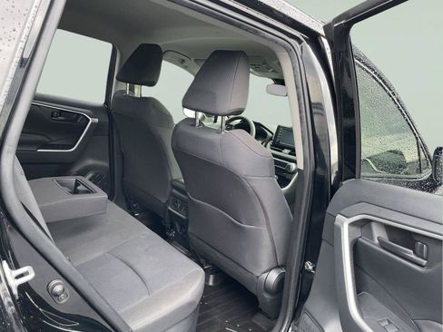 Used 2019 Toyota RAV4 LE AWD/4WD image 17