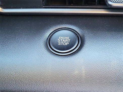 Used 2025 Hyundai Elantra Sport image 8