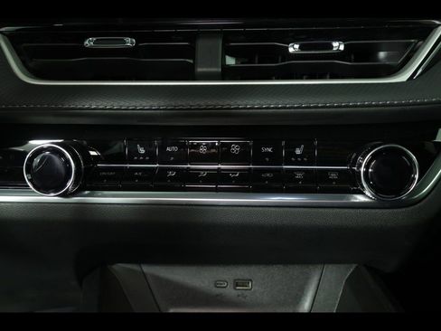 Used 2026 Chevrolet Equinox LT w/ Convenience Package II image 24