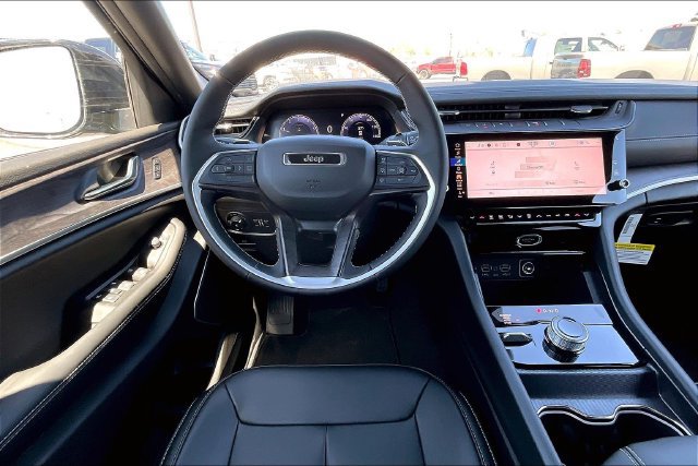 New 2026 Jeep Grand Cherokee Limited w/ Limited Altitude Package AWD/4WD image 16