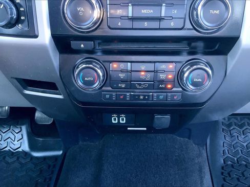 Used 2016 Ford F150 Lariat AWD/4WD image 33