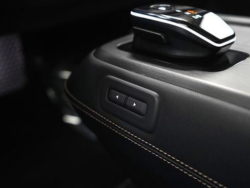 Used 2024 Nissan Ariya AWD image 25