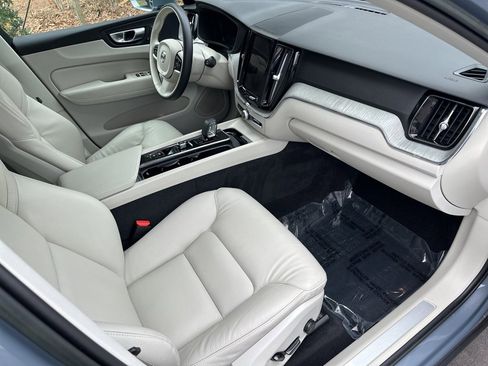 Used 2023 Volvo XC60 T8 Plus image 16