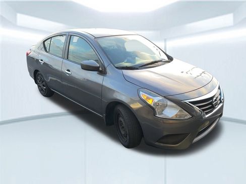Used 2016 Nissan Versa SV image 4