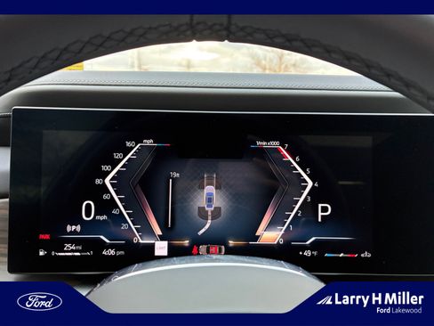 Used 2025 BMW 760i xDrive w/ Premium Package image 10