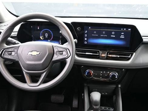 Used 2025 Chevrolet TrailBlazer LT AWD/4WD image 7