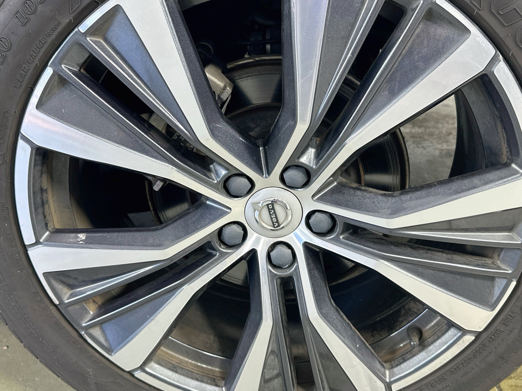 Used 2022 Volvo XC60 B5 Momentum w/ Protection Package Premier FWD image 30