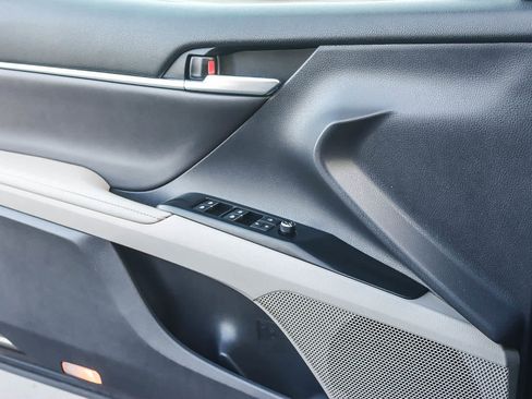 Used 2019 Toyota Camry XLE image 19