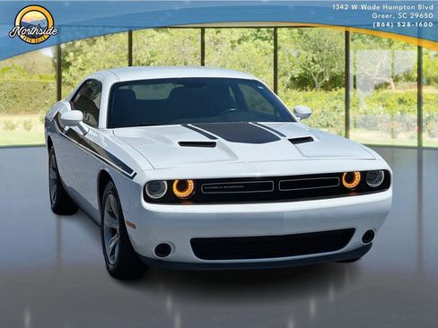 Used 2015 Dodge Challenger SXT RWD image 3