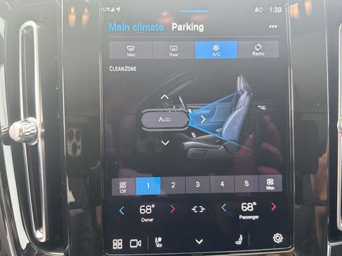 Certified 2024 Volvo XC40 B5 Plus w/ Protection Package Premier image 15