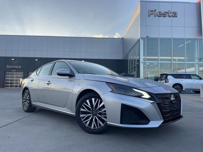 Used 2023 Nissan Altima 2.5 SV