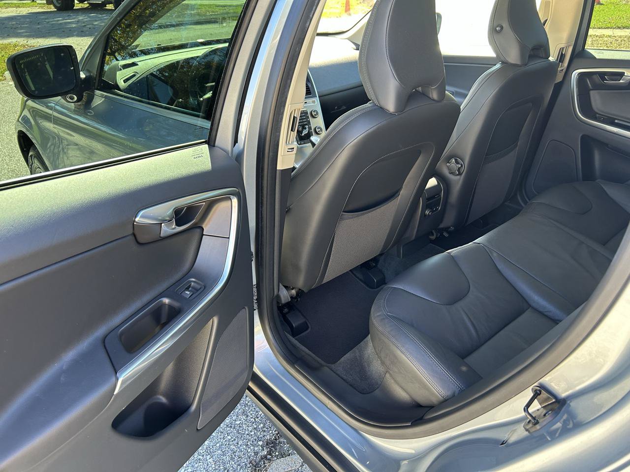 Used 2013 Volvo XC60 T6 AWD/4WD image 12