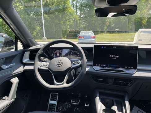 New 2026 Volkswagen Tiguan SE R-Line FWD image 12