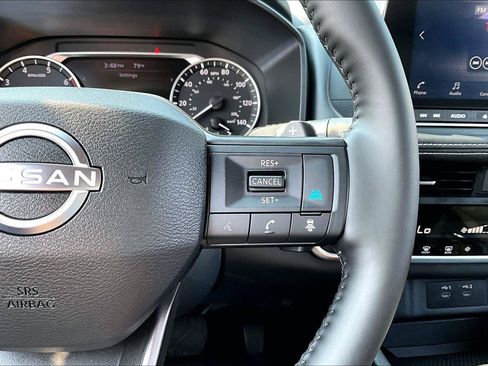Used 2025 Nissan Rogue SV AWD/4WD image 13