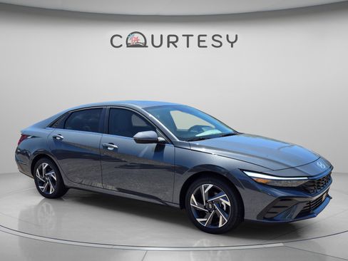 New 2026 Hyundai Elantra Limited FWD image 7