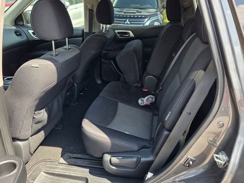 Used 2020 Nissan Pathfinder S FWD image 4