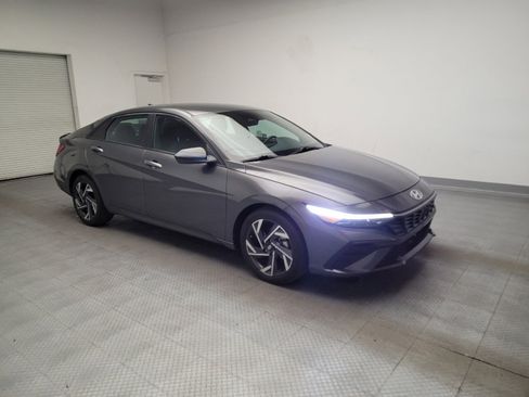 Used 2025 Hyundai Elantra Sport FWD image 11