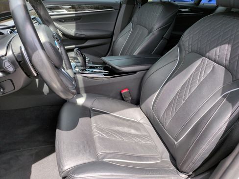 Used 2022 BMW M550i xDrive w/ Dynamic Handling Package image 26