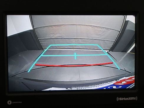 Used 2021 Toyota RAV4 XLE w/ Convenience Package FWD image 11
