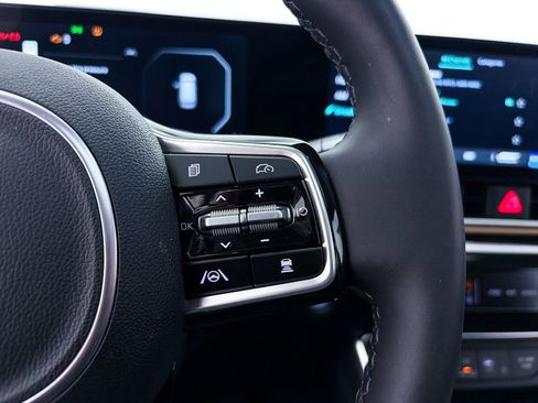 Used 2025 Kia Carnival SX Prestige image 38