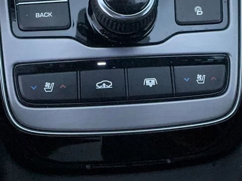 Used 2014 Hyundai Equus Signature image 21