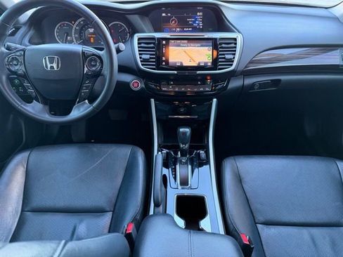 Used 2016 Honda Accord Touring image 11