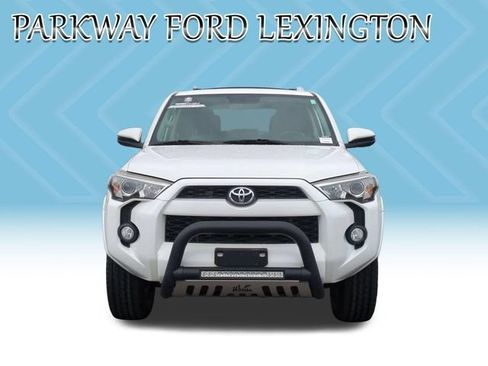 Used 2018 Toyota 4Runner SR5 AWD/4WD image 8