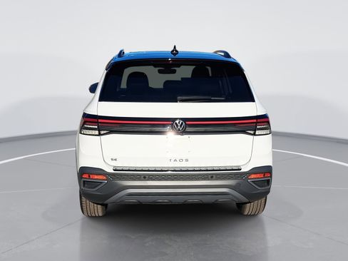 New 2026 Volkswagen Taos SE image 4