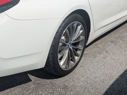 Used 2022 BMW 530e w/ Premium Package RWD image 5