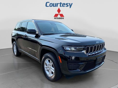 Used 2023 Jeep Grand Cherokee Laredo AWD/4WD image 8