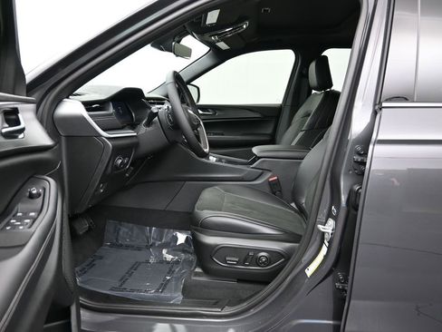 New 2025 Jeep Grand Cherokee Altitude AWD/4WD image 11