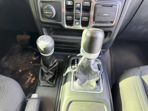 Used 2021 Jeep Wrangler Unlimited Sport image 23