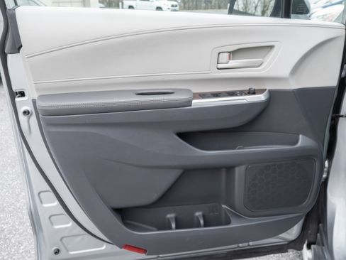 Used 2024 Toyota Sienna LE image 13